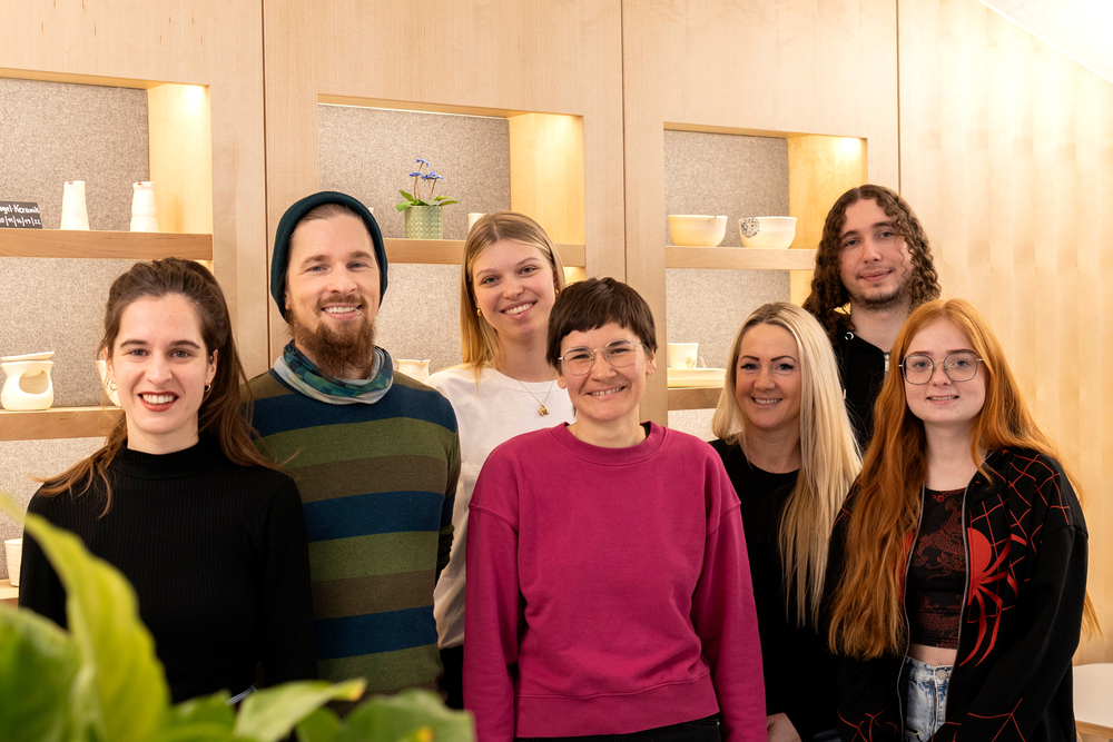 Das Bild zeigt das Team des Café Gutmut 2025